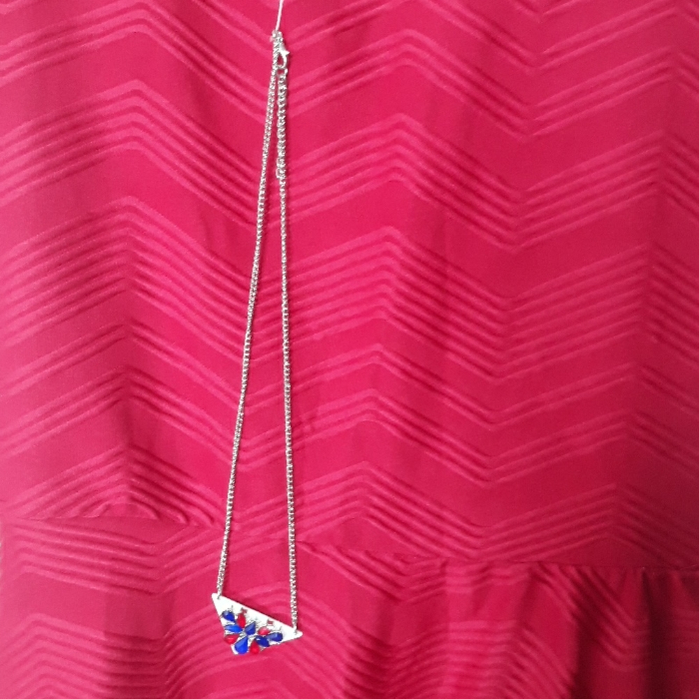 i . n . girl red dress . necklace included . - Picture 6 of 6